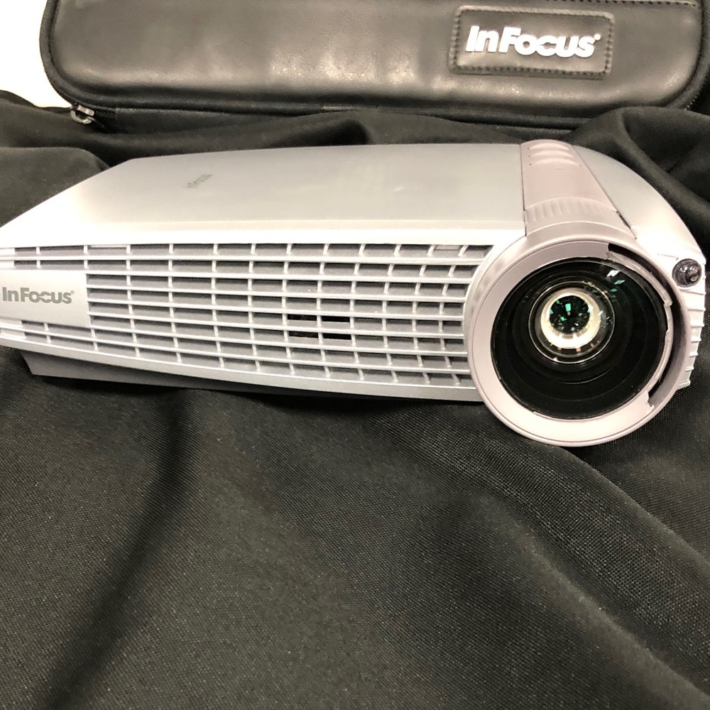 InFocus Model LP130 Projector - Picture 8 of 11